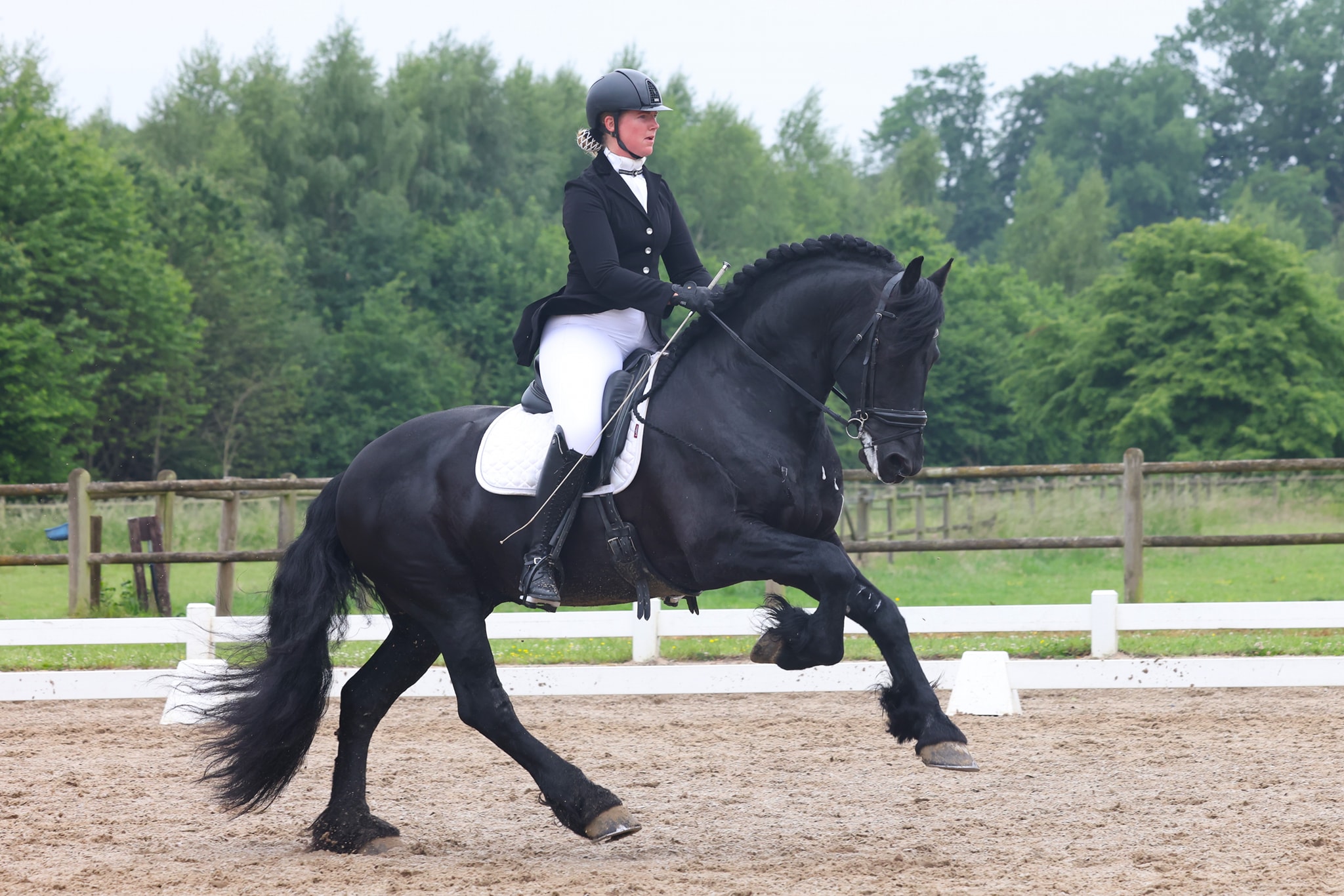 Horses2fly dressuurcompetitie start met mooie scores