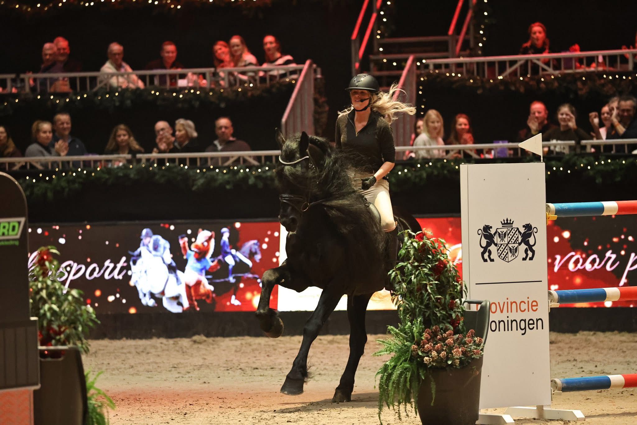 Zangeres Jorieke Sterken valt op “Dikke vette boeren” en op Diesel GDV ...