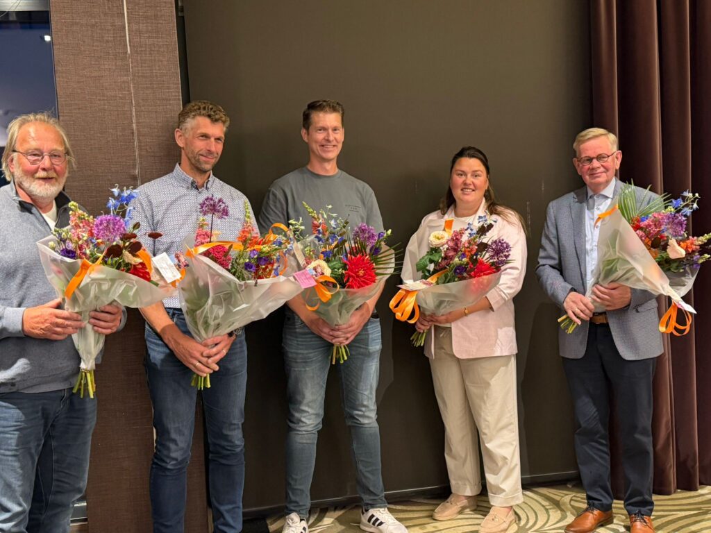 Nieuwe en vertrekkende ledenraadsleden, van links naar rechts: Geert Pater, Willem van Eck, Jeroen Podt, Gerarda van Harten en Gerard Lokhorst.
