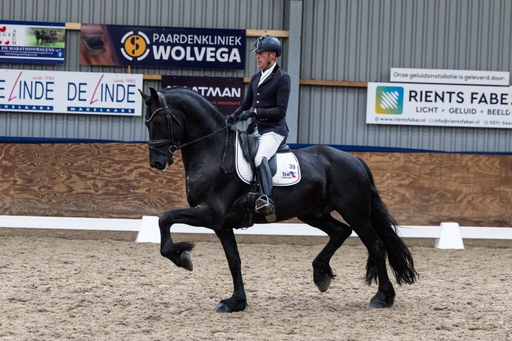 Orion af Sortemosegaard Ster Sport (Ulbrân 502) net Jelmer Ketelaar – 87 punten (foto: Amber Hoogeveen)